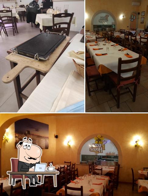 Siediti a un tavolo di House Pizza&Grill - Ristorante - Sala Eventi