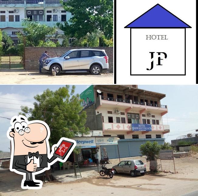 Here's a pic of Hotel Jaswant Palace