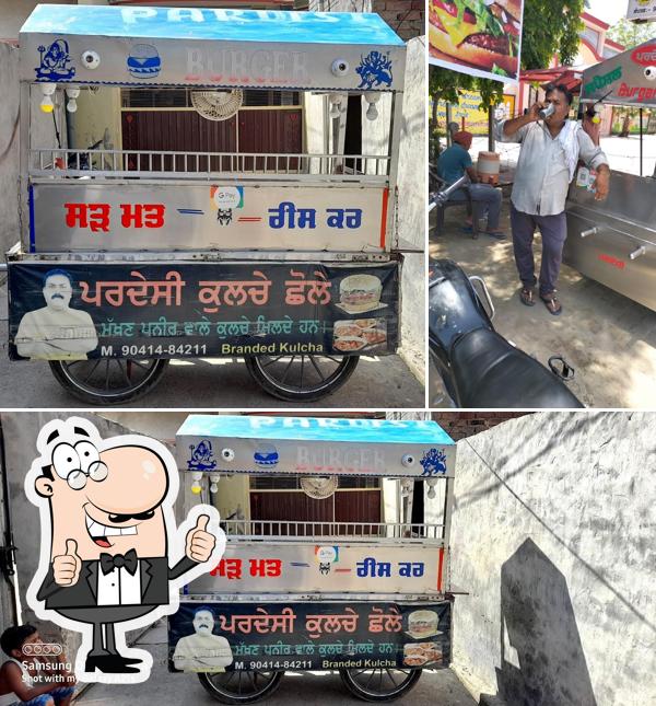 Look at this image of Pardesi kulcha chole