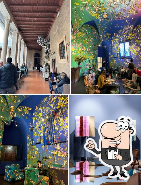 Siediti a un tavolo di Caffetteria del Chiostro