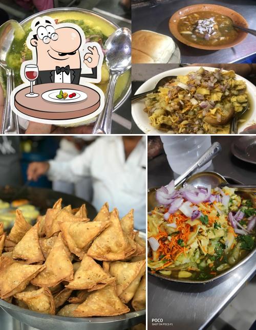 Food at Kishore Paties wala