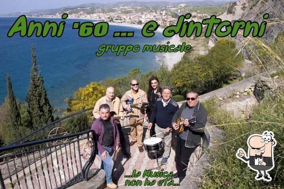 Gli esterni di RED MOON pizzeria ristorante disco pub lido balneare Bova Marina