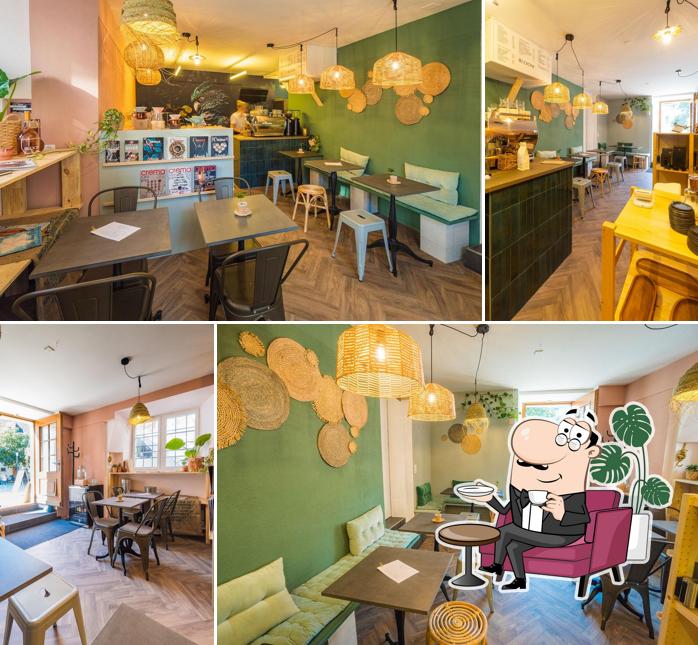 Dai un'occhiata agli interni di BLOOM Coffee Store - Gartenrösterei