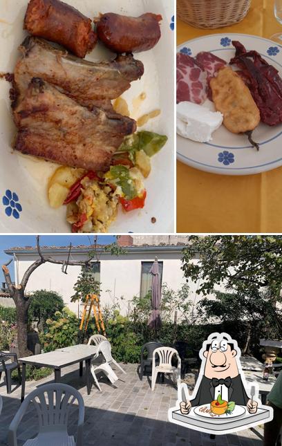 Guarda la foto che raffigura la cibo e interni di Bar Ristorante "Il Giardino delle Rose"