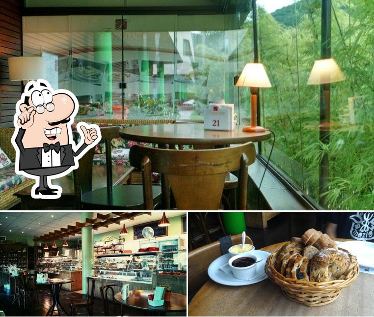 Dê uma olhada a imagem mostrando interior e comida no Café François Corporate Park/SC-401