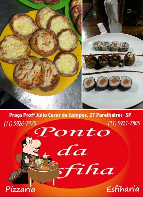 A comida e bebida do restaurante