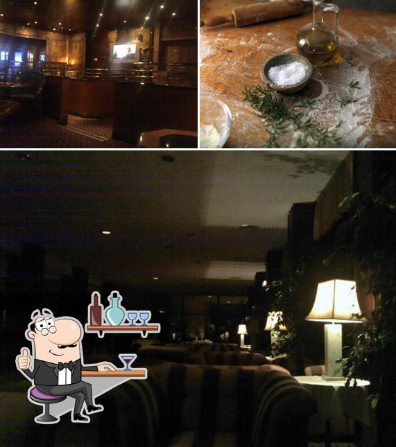 Questa è la immagine che presenta la interni e cibo di Fourtwenty Restaurant & Bar
