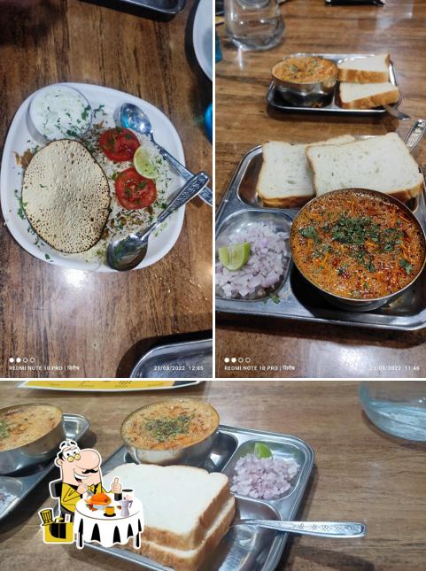 Food at SHRIMANT Cafe