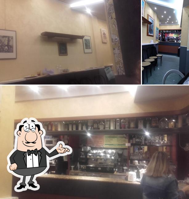Siediti a un tavolo di Caffè Carducci