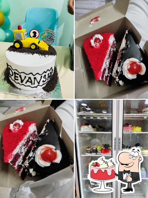 Red velvet cake at Mysore bakery