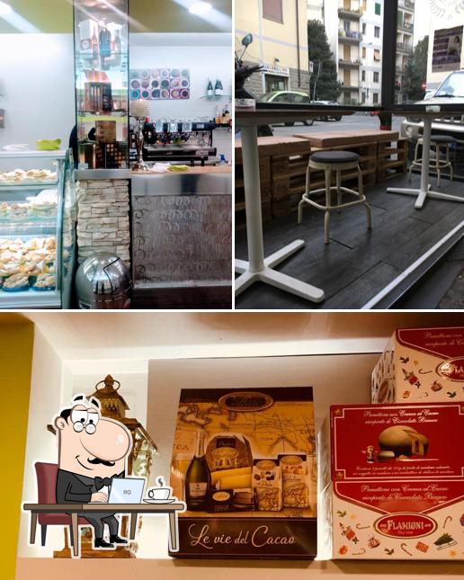 La foto della interni e bevanda di Bar Nike