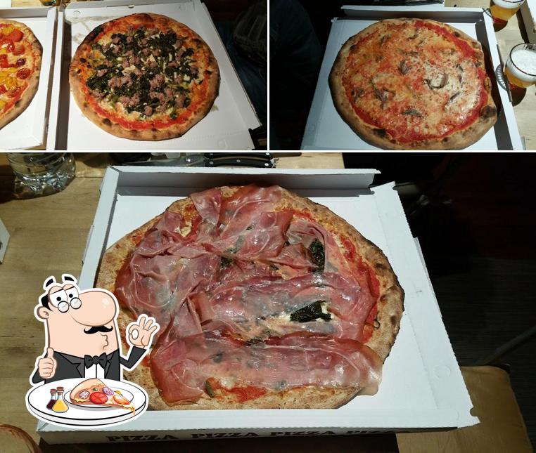 A Pizzeria al Trullo, puoi goderti una bella pizza