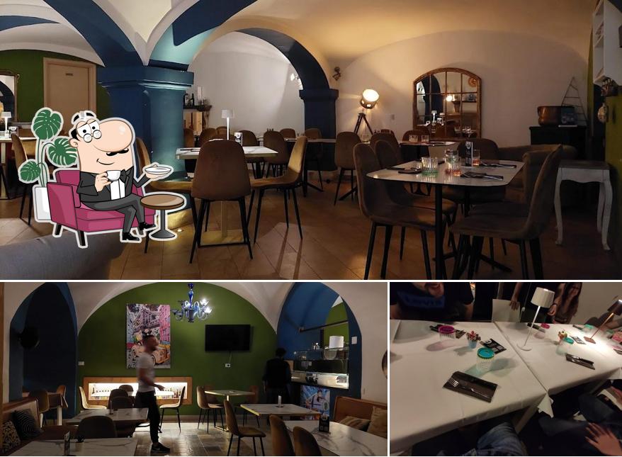 Siediti a un tavolo di Fazzari's