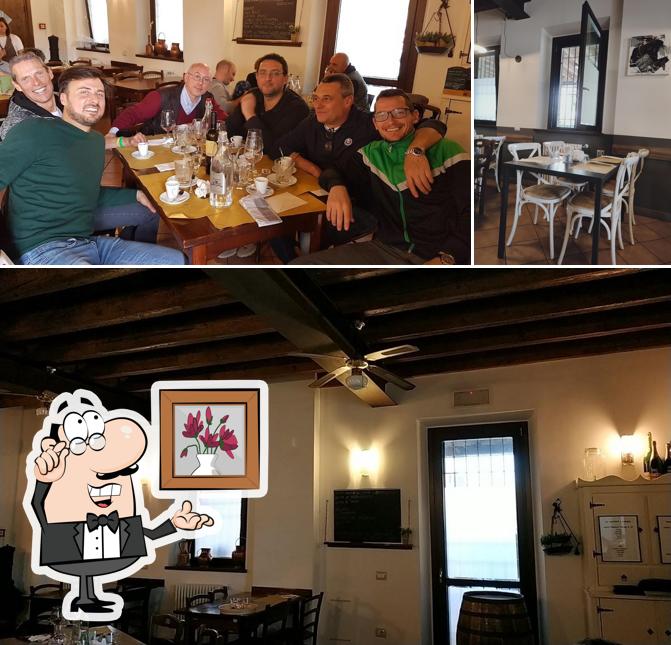 Siediti a un tavolo di Bar Mauro