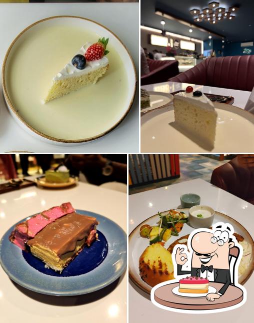 Cheesecake at Honey special cake Kochi