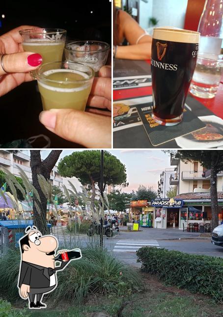 Paradise pub si caratterizza per la bevanda e esterno