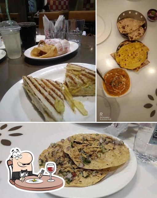 Food at Aryan Family's Delight