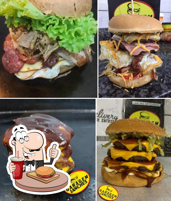Experimente um hambúrguer no Garagem Lanches / lanches artesanais 100% omelete panquecas hot dogs batata recheada bolo no pote