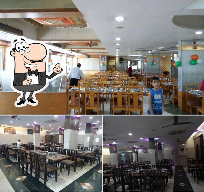 Check out how Pakwan Dining Hall looks inside