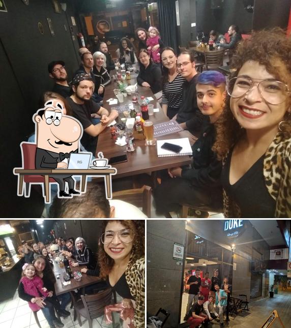 O interior do Duke Burger