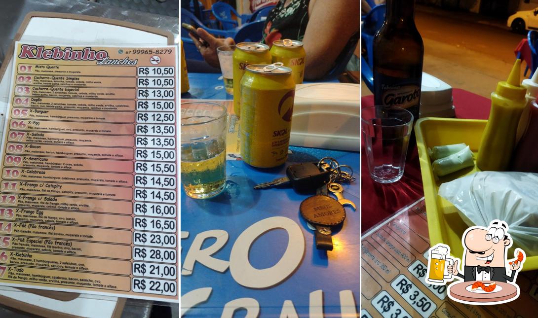Desfute uma tulipa de cerveja leve ou escura