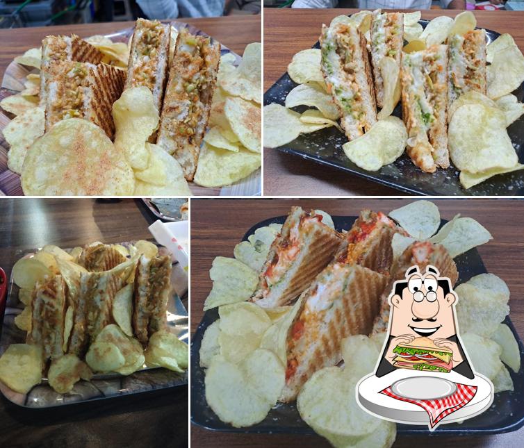 Club sandwich at FAMOSO Pizza