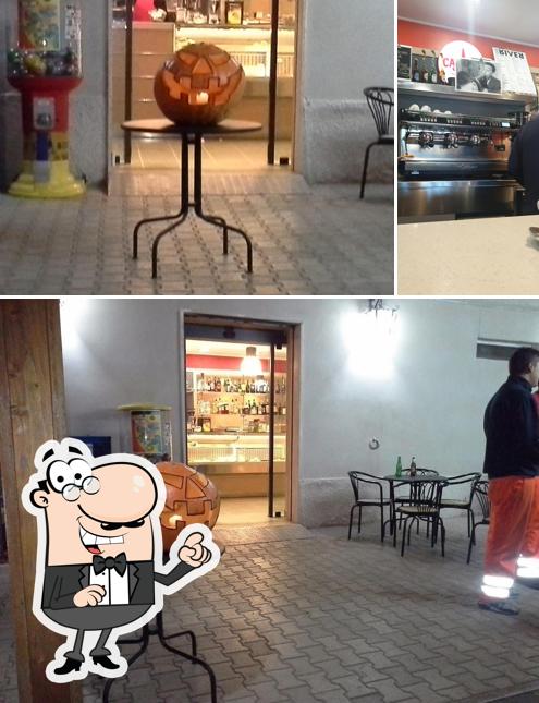 Gli interni di Bar l’incontro