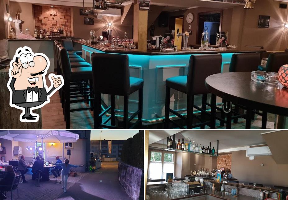 Questa è la immagine che mostra la interni e bevanda di Cheers Bar