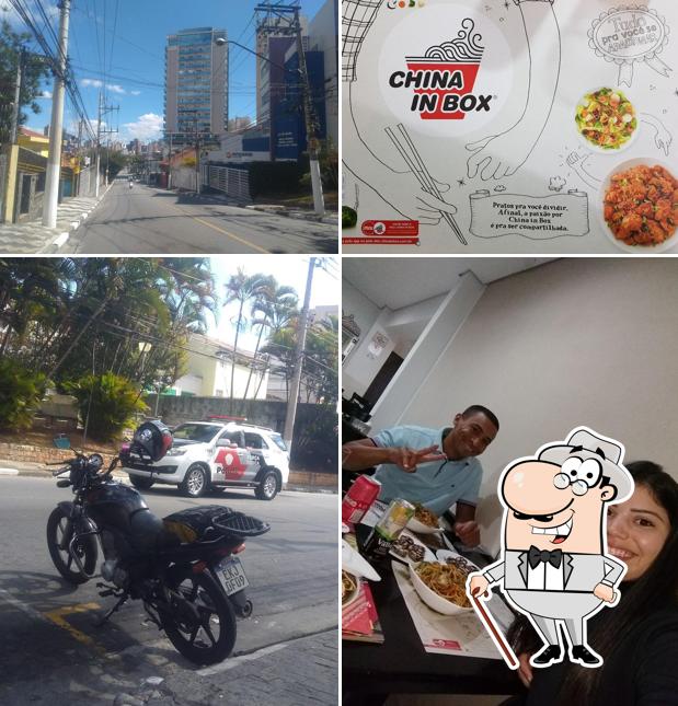 A imagem a China In Box - Restaurante de Comida Chinesa’s exterior e pizza
