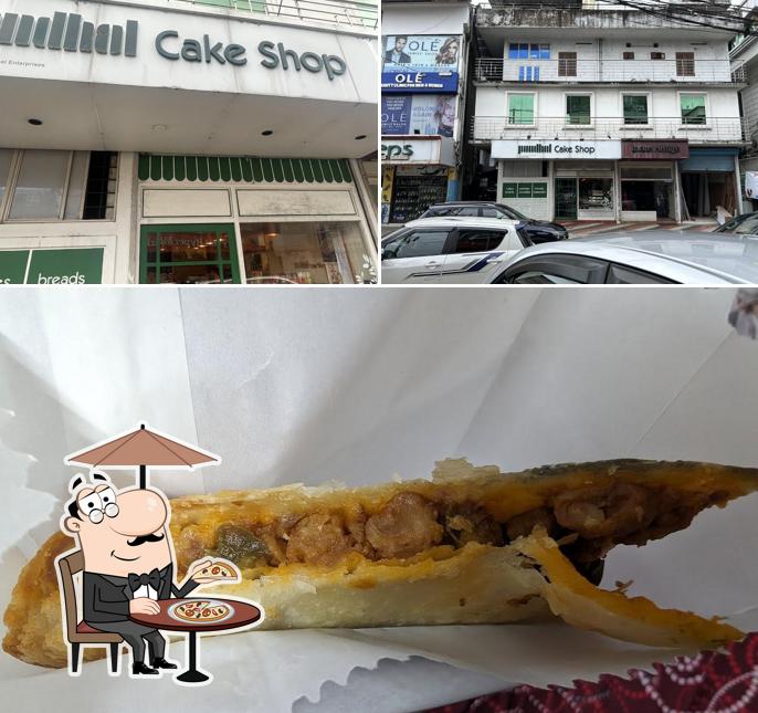 Among different things one can find exterior and food at Pandhal Cake Shop Aluva