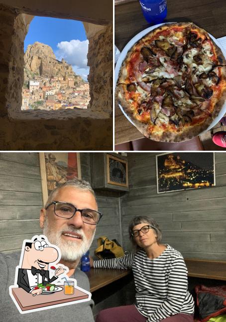 Il Forno di Baldi Carmelo si caratterizza per la cibo e interni