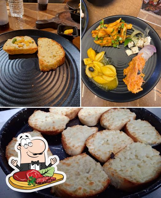 Get meat meals at Papa Louie's Pizza Karelibaug
