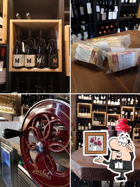 Dai un'occhiata agli interni di Polek Coffee & Wine bar