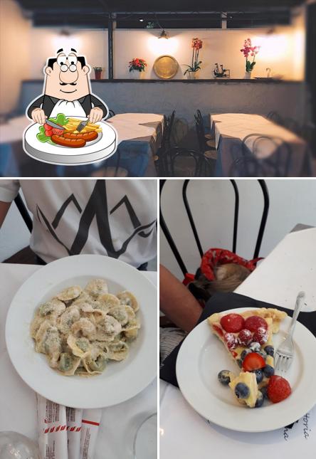Trattoria Sant'Anna si caratterizza per la cibo e interni