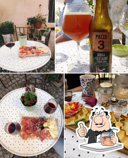 La bevanda e interni del ristorante
