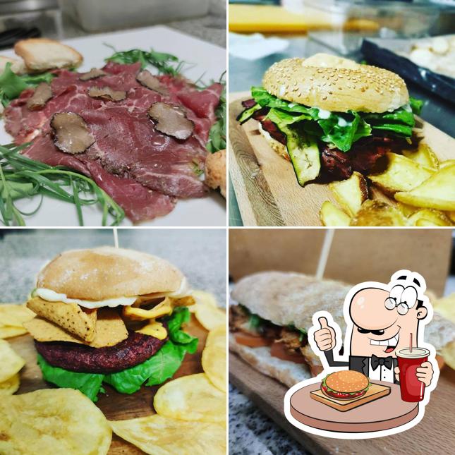 Ordina un hamburger a Il Brillo Parlante
