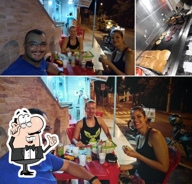 A foto da interior e comida no Tartarugão Lanches