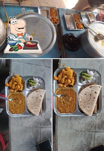 Chicken curry at Pasha Kaka Bhojnalaya and Dalvada