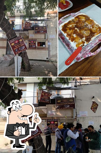 Look at the image of Sardarji De Special Dahi Bhalle