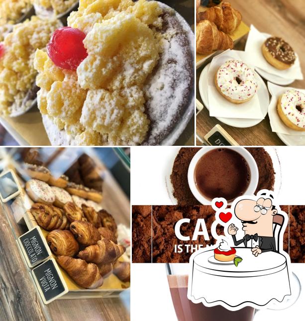 Wood Caffè serve un'ampia selezione di dolci