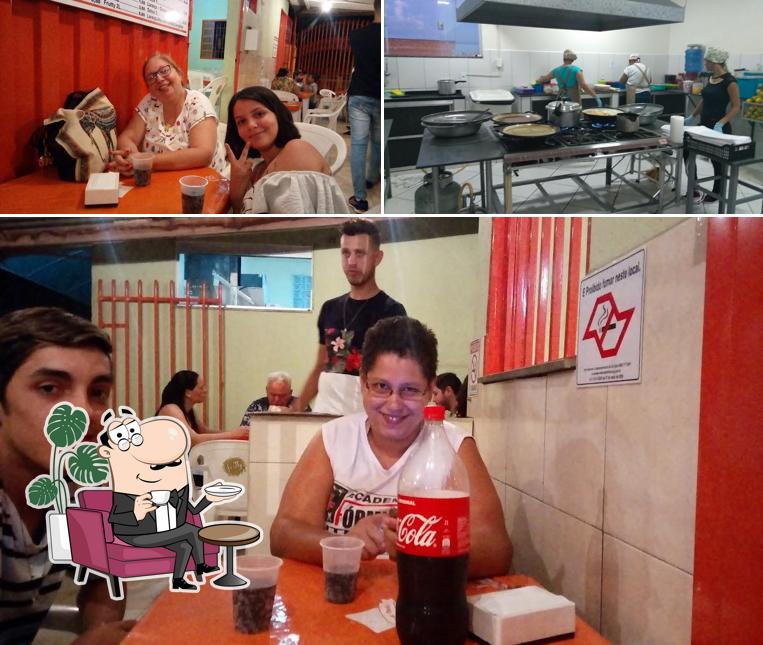 O interior do Dona Maria Fresca Pastéis