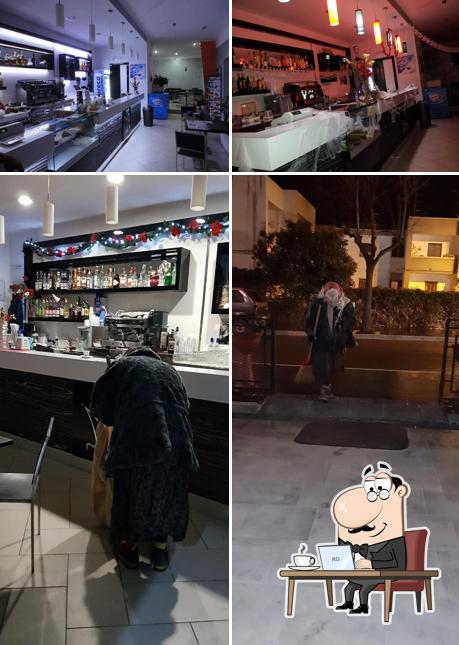 Questa è la immagine che raffigura la interni e esterno di Marin Bar