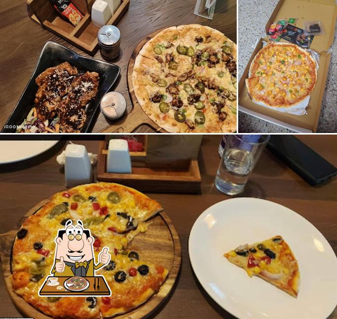 Order pizza at Café Qualita [Wood Fired Pizza & Pasta]