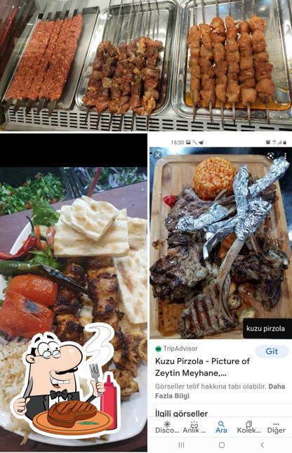 Ordina i piatti di carne a Kebab Turco