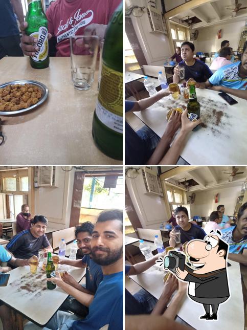 Here's a pic of New Majestic Restaurant & Bar