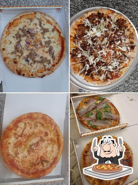 Scegli una pizza a Pizzeria La Regina