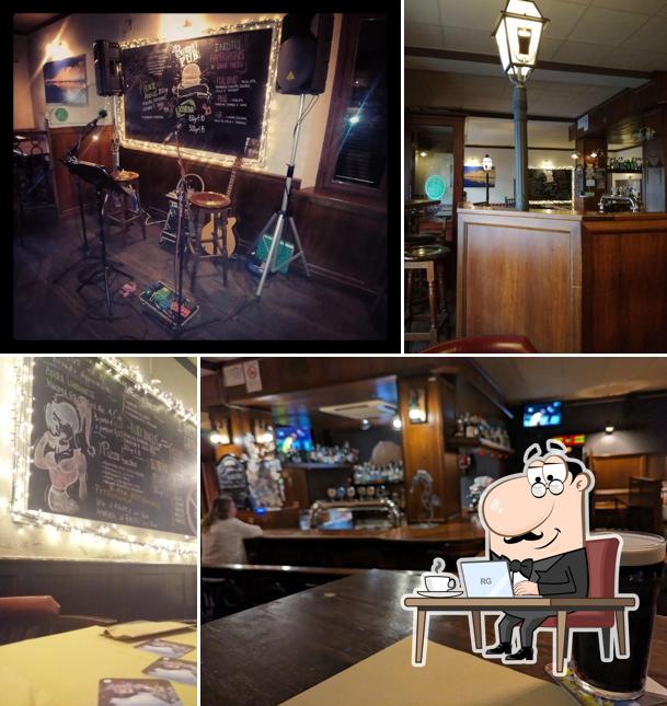 Dai un'occhiata agli interni di Sir William's Irish Pub