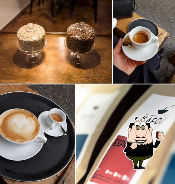 Goditi un drink a KAFOJ manufacture de café