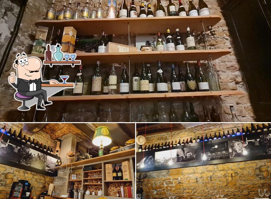 Installez-vous à l'une des tables de Bouchon Thomas