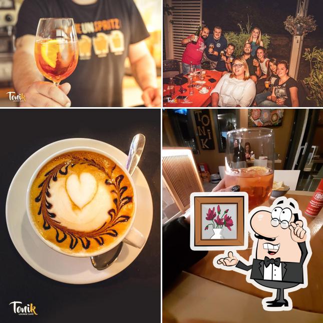 Tonik - Lounge café si caratterizza per la interni e bevanda